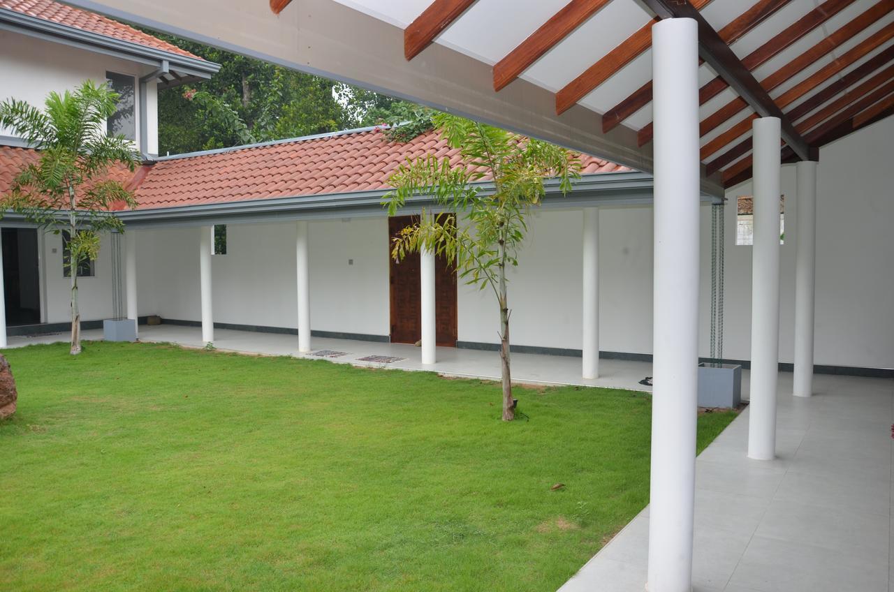 Anuhas Airport Villas Катунаяка Экстерьер фото